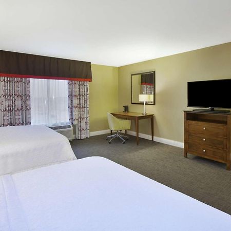 Hampton Inn & Suites Wichita-Northeast Exterior photo