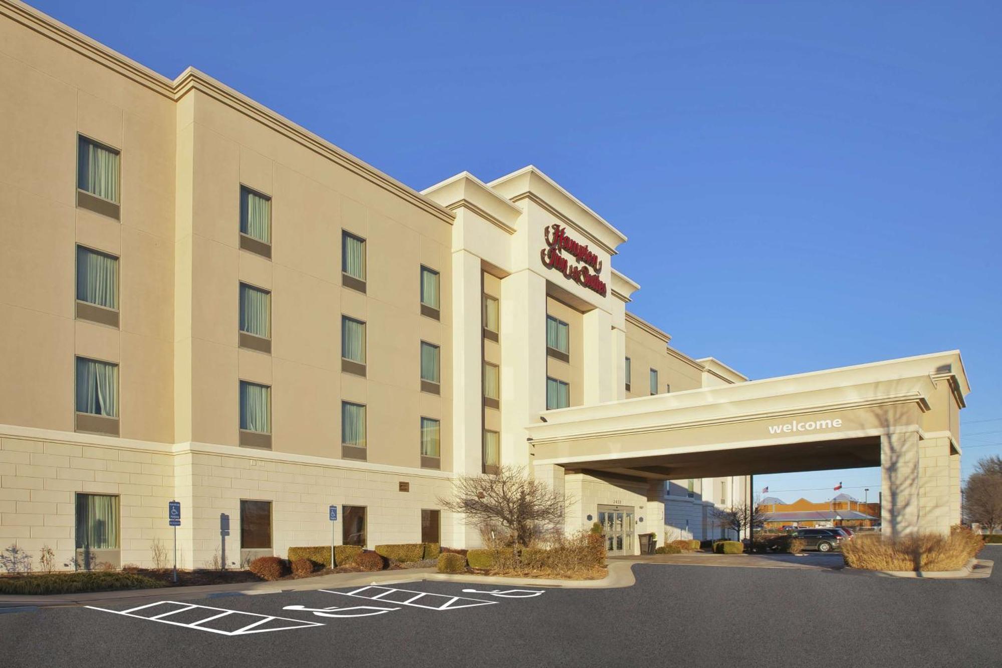 Hampton Inn & Suites Wichita-Northeast Exterior photo