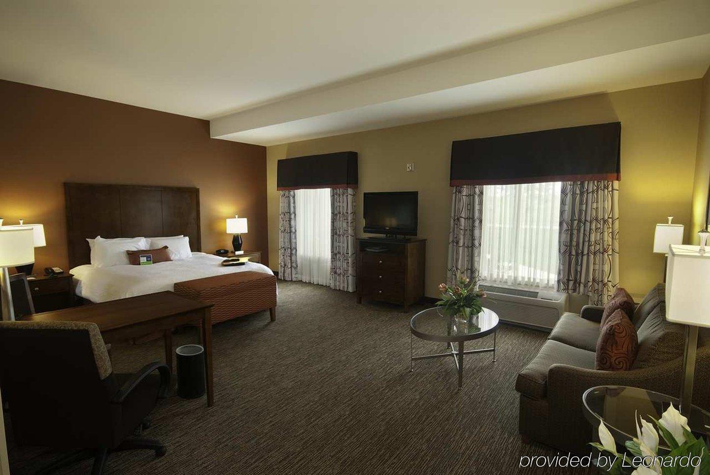 Hampton Inn & Suites Wichita-Northeast Room photo